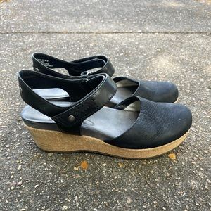 OTBT women's size 8 Mary Jane sandals